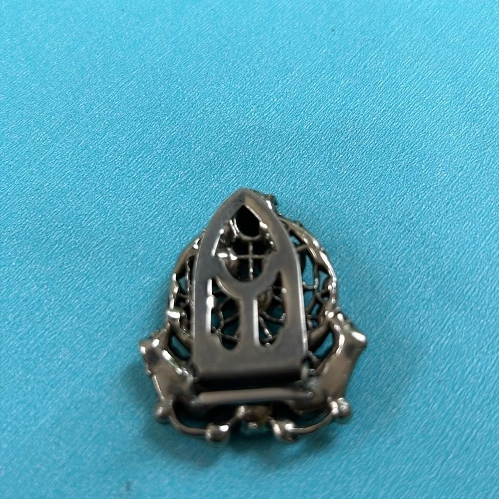 Vintage delight costume jewelry silver & black regal dress clip unisex